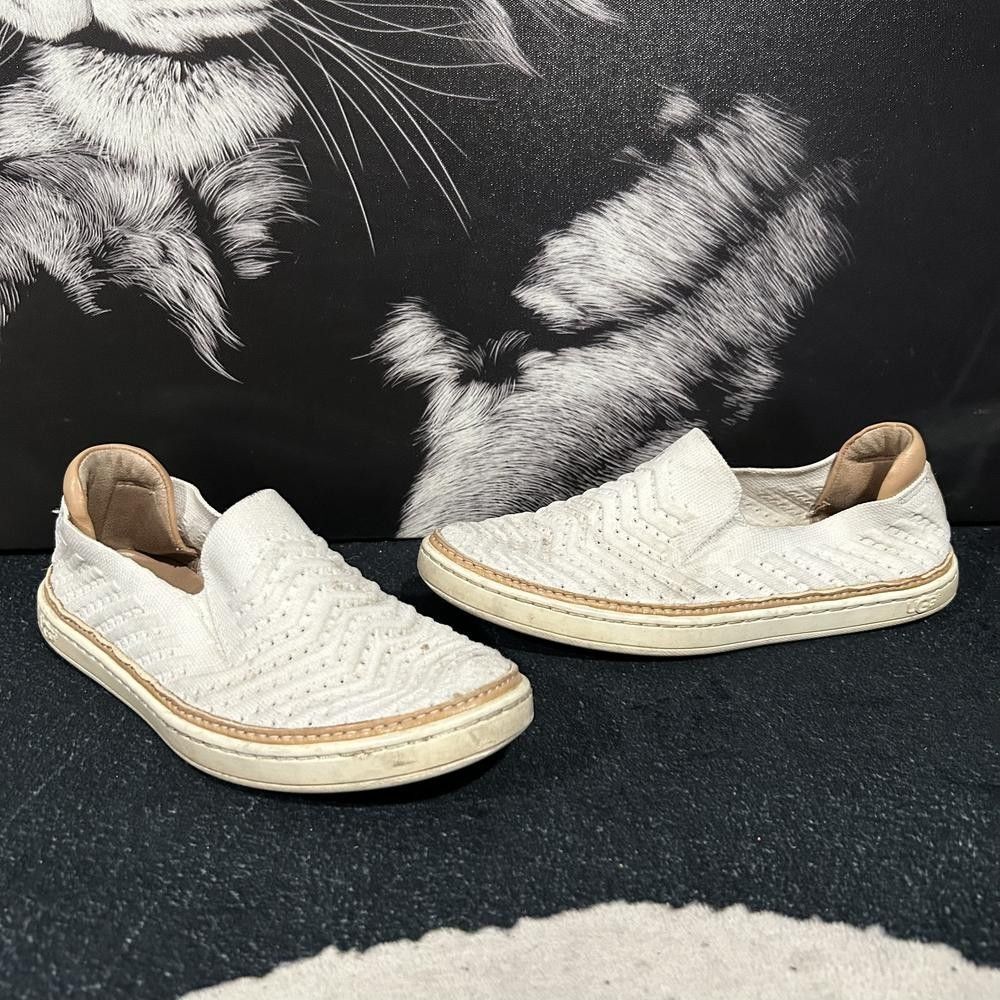 UGG Sammy Chevron 1102560 Loafer Shoes Womens 6.5 White Fabric Slip-On Round Toe